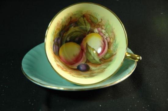 ０２１　エインズレイ　カップ&ソーサー(果物の絵柄　グリーン)