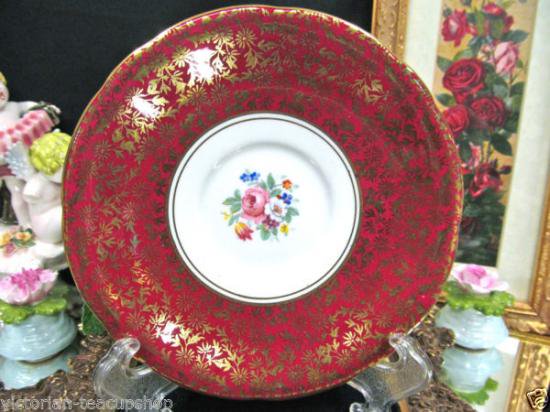 ０２２　エインズレイ　ティーカップ&ソーサー(赤色にゴールドの模様)