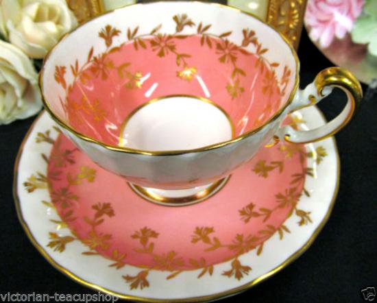 ０２３　エインズレイ　オーバン　ティーカップ&ソーサー(ピンク＆ゴールドの模様)