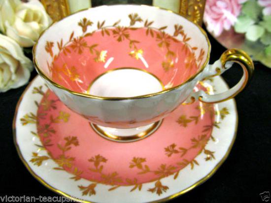 ０２３　エインズレイ　オーバン　ティーカップ&ソーサー(ピンク＆ゴールドの模様)