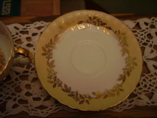 ０２５　エインズレイ　ティーカップ&ソーサー(果物の絵柄　イエロー)