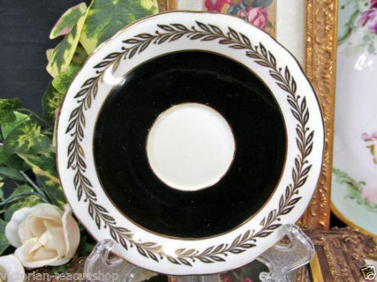 ０２６　エインズレイ　ティーカップ&ソーサー(花柄　ブラック　ゴールドのリース模様)