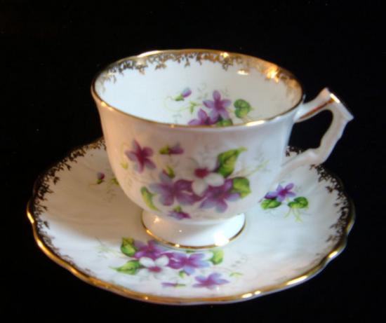 ０３１　エインズレイ　ティーカップ&ソーサー　(紫色のスミレ)