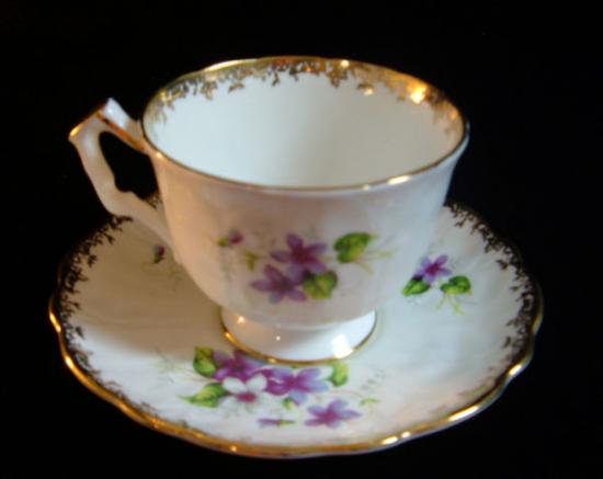 ０３１　エインズレイ　ティーカップ&ソーサー　(紫色のスミレ)
