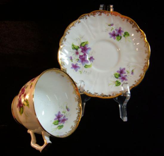 ０３１　エインズレイ　ティーカップ&ソーサー　(紫色のスミレ)