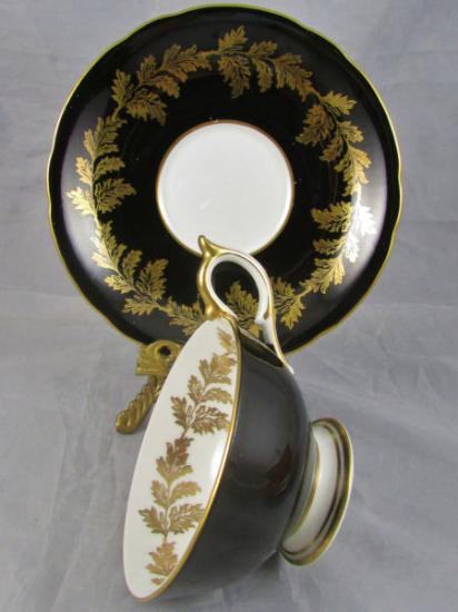 ０３２　エインズレイ　ティーカップ&ソーサー　3点(ピンクとブラック、ゴールドの縁取り)