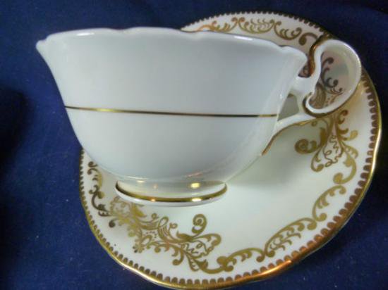 ０３４　エインズレイ　ティーカップ&ソーサー(ホワイト＆ゴールド)