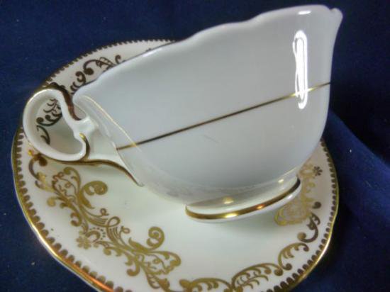 ０３４　エインズレイ　ティーカップ&ソーサー(ホワイト＆ゴールド)