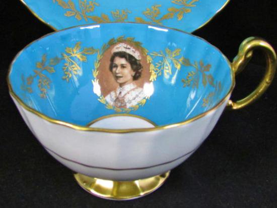 ０３５　エインズレイ　ティーカップ&ソーサー(エリザベス女王、ターコイズブルー)