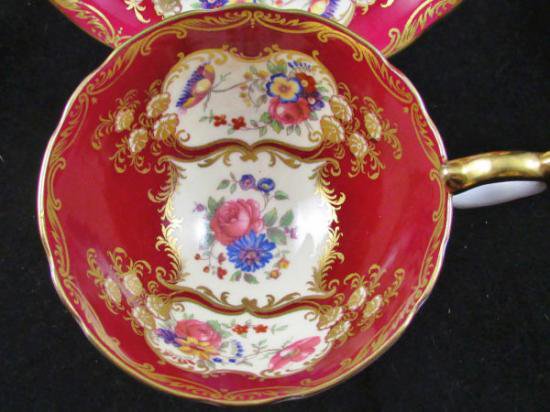 ０３７　エインズレイ　ティーカップ&ソーサー(花柄にゴールド＆くり色)