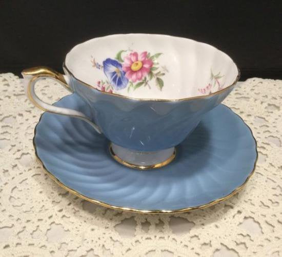 ０３８　エインズレイ　ティーカップ&ソーサー(青色に花柄)