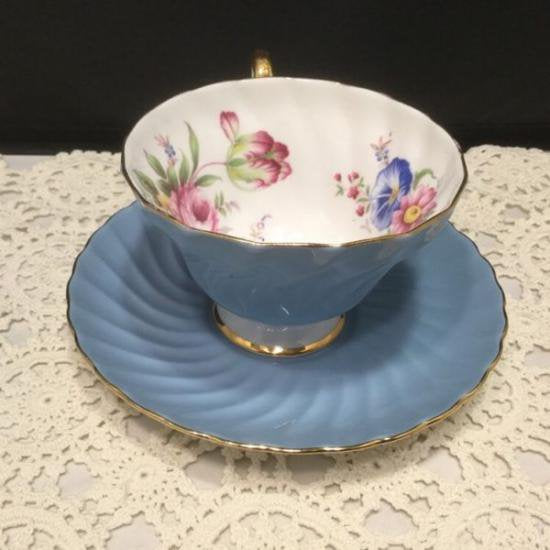 ０３８　エインズレイ　ティーカップ&ソーサー(青色に花柄)