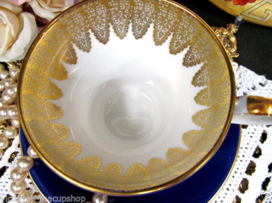 ０３９　エインズレイ　コルセット型ティーカップ&ソーサー(コバルトブルー＆ゴールドのレース柄)
