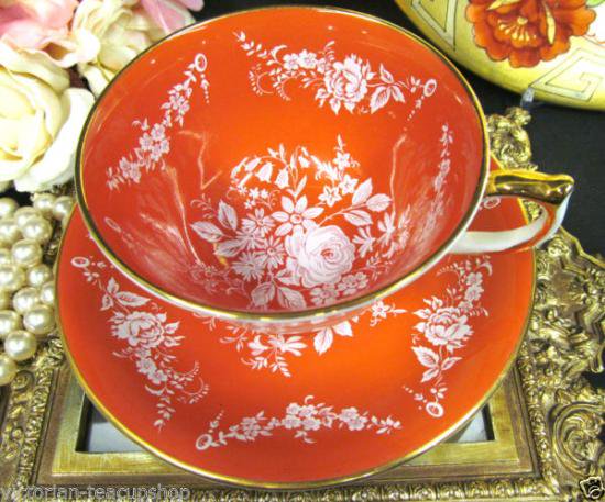 ０４２　エインズレイ　ティーカップ&ソーサー(ホワイトエナメルヴィクトリアンデザイン　オレンジ)