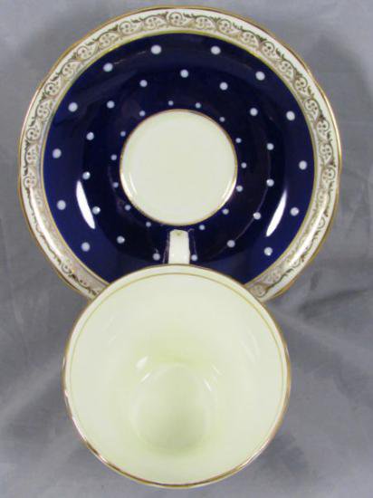 ０４４　エインズレイ　ティーカップ&ソーサー(浮き出しのドット　コバルトブルー)