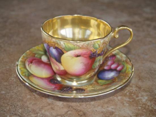 ０４５　エインズレイ　カップ&ソーサー　果物の絵柄