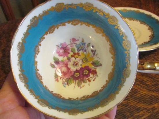 ０５０　エインズレイ　カップ&ソーサー(花の絵柄　アクアグリーン＆ゴールド)