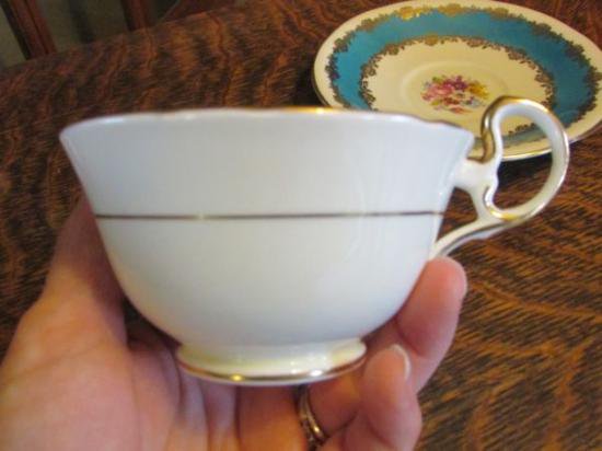 ０５０　エインズレイ　カップ&ソーサー(花の絵柄　アクアグリーン＆ゴールド)