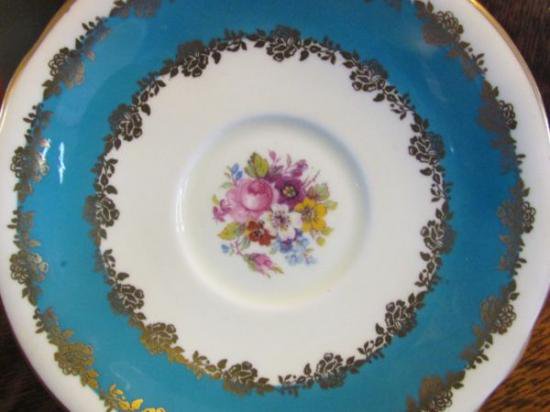 ０５０　エインズレイ　カップ&ソーサー(花の絵柄　アクアグリーン＆ゴールド)