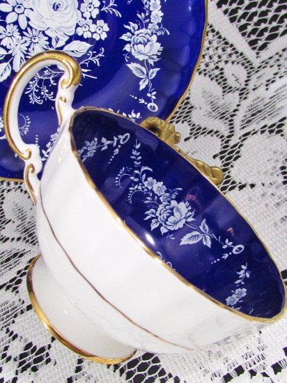 ０５１　エインズレイ　カップ&ソーサー　(コバルトブルー＆ホワイトエナメル＆ゴールド)