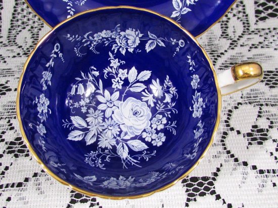 ０５１　エインズレイ　カップ&ソーサー　(コバルトブルー＆ホワイトエナメル＆ゴールド)