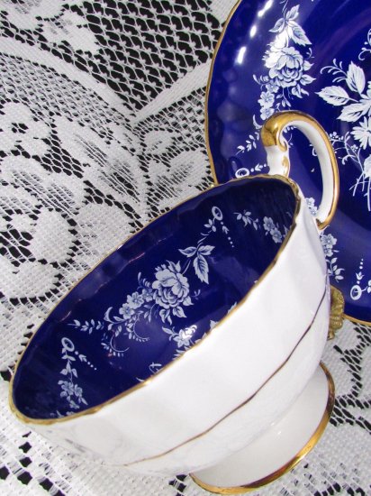 ０５１　エインズレイ　カップ&ソーサー　(コバルトブルー＆ホワイトエナメル＆ゴールド)