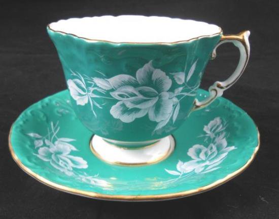 ０５３　エインズレイ　カップ&ソーサー(ターコイズ＆ホワイトローズ)