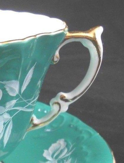 ０５３　エインズレイ　カップ&ソーサー(ターコイズ＆ホワイトローズ)