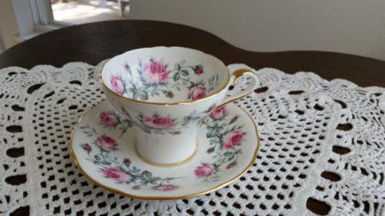 ０５５　エインズレイ　カップ&ソーサー　(ピンクローズの花柄)