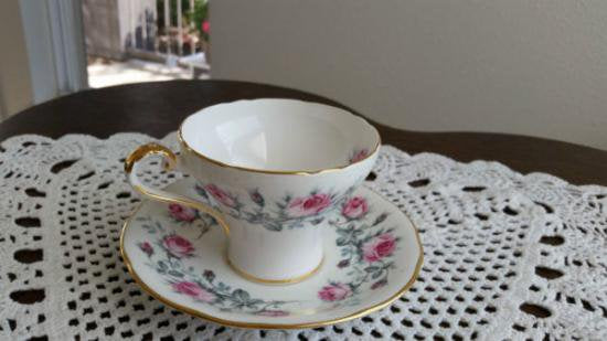 ０５５　エインズレイ　カップ&ソーサー　(ピンクローズの花柄)