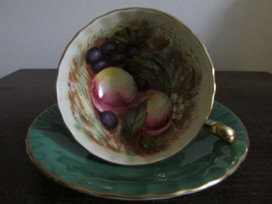 ０６０　エインズレイ　カップ＆ソーサー　果樹園　グリーン　D.Jonesサイン入り