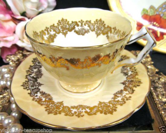 ０６２　エインズレイ　カップ＆ソーサー　（イエロー＆ゴールド）