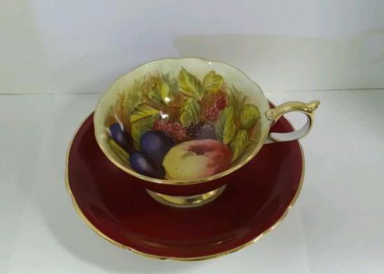 ０６３　エインズレイ　カップ＆ソーサー　果樹園　（バーガンディー）