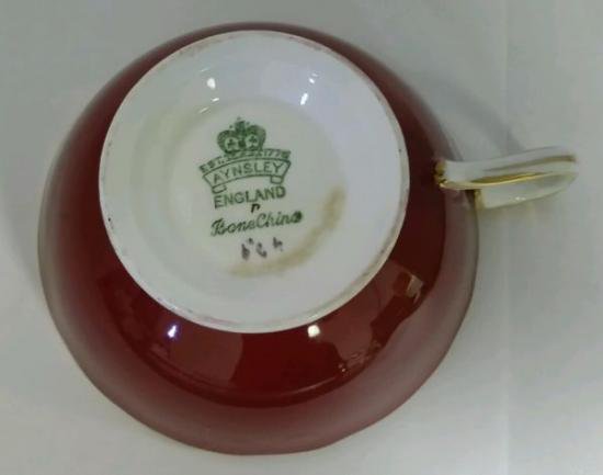 ０６３　エインズレイ　カップ＆ソーサー　果樹園　（バーガンディー）