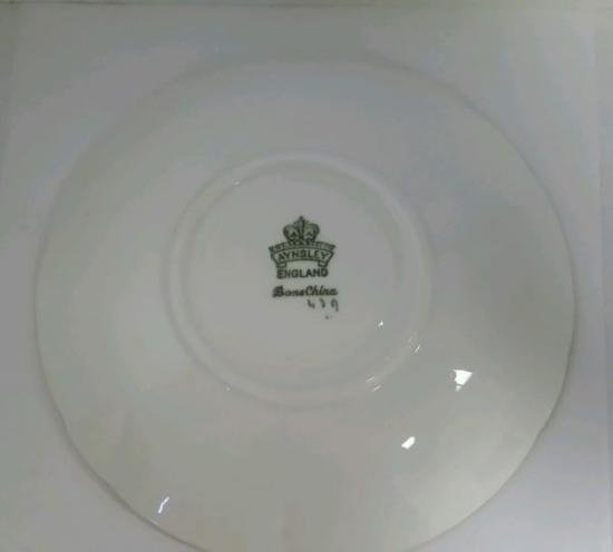 ０６３　エインズレイ　カップ＆ソーサー　果樹園　（バーガンディー）