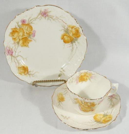 ０６５　エインズレイ　カップ＆ソーサー＆サイドプレートの3点セット　（ピンク＆イエローのバラ模様）