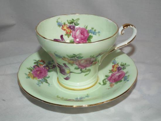 ０６６　エインズレイ　カップ＆ソーサー　花束　（ライトグリーン）