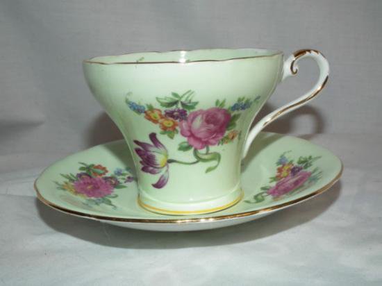 ０６６　エインズレイ　カップ＆ソーサー　花束　（ライトグリーン）