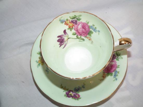 ０６６　エインズレイ　カップ＆ソーサー　花束　（ライトグリーン）