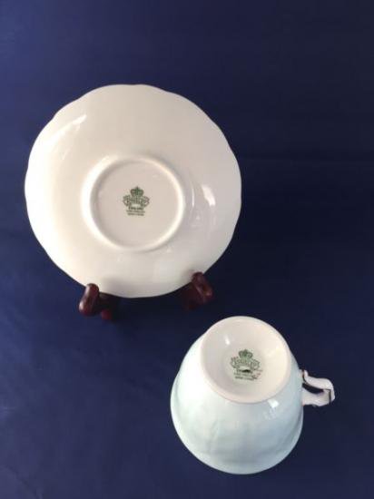 ０６７　エインズレイ　カップ＆ソーサー　ピンクローズ　（ライトグリーン）