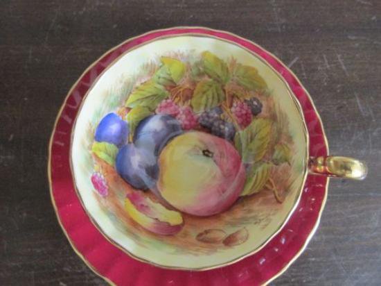 ０６９　エインズレイ　カップ＆ソーサー　果樹園　（レッド）