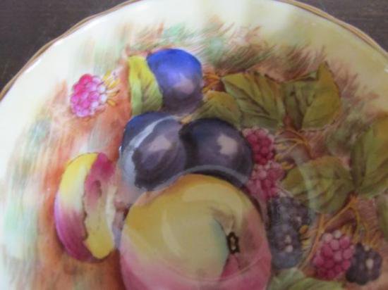 ０６９　エインズレイ　カップ＆ソーサー　果樹園　（レッド）