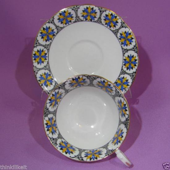 ０７０　エインズレイ　カップ＆ソーサー　ドーリス　アールデコデザイン　（ブルー＆オレンジ）