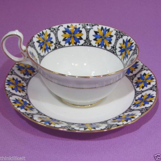 ０７０　エインズレイ　カップ＆ソーサー　ドーリス　アールデコデザイン　（ブルー＆オレンジ）