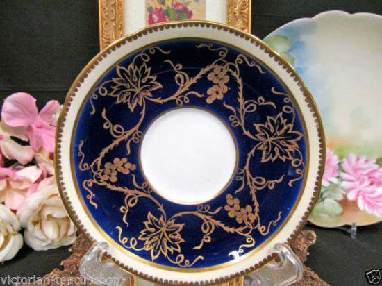 ０７１　エインズレイ　カップ＆ソーサー　グレープ柄／アテネ・シェイプ　（コバルトブルー＆ゴールド）