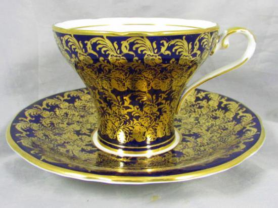 ０７３　エインズレイ　カップ＆ソーサー　花柄　（コバルトブルー＆ゴールド）