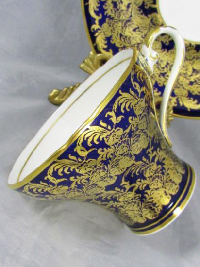 ０７３　エインズレイ　カップ＆ソーサー　花柄　（コバルトブルー＆ゴールド）