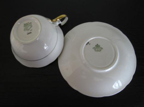 ０７４　エインズレイ　カップ＆ソーサー　（ルビーゴールド×ピンク＆ブルーフラワープリント）