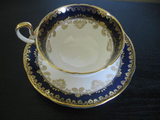 ０７７　エインズレイ　カップ＆ソーサー　（コバルトブルー＆ゴールド）