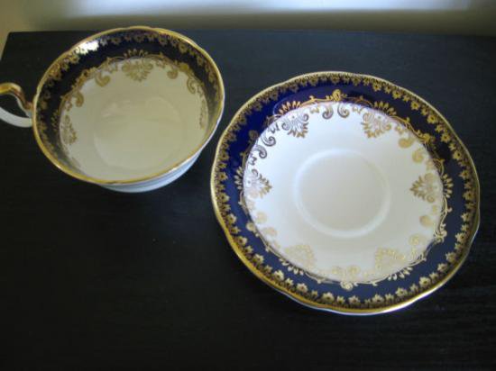 ０７７　エインズレイ　カップ＆ソーサー　（コバルトブルー＆ゴールド）